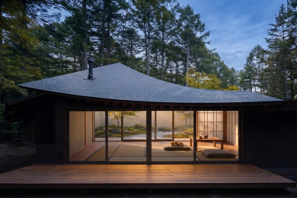HOPO Pro slim-stile lift-and-slide door in a contemporary forest residence